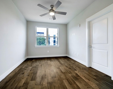 4819 Caroline Street - Photo Thumbnail 7
