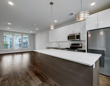 4819 Caroline Street - Photo Thumbnail 2