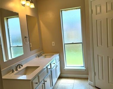 16819 Red Gully Drive - Photo Thumbnail 10