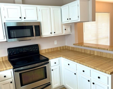 16819 Red Gully Drive - Photo Thumbnail 6