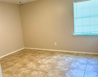 16819 Red Gully Drive - Photo Thumbnail 7