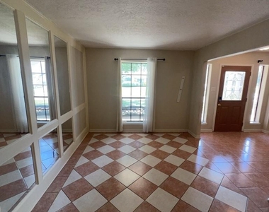 18507 Sweetmeadow Drive - Photo Thumbnail 7