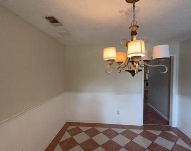 18507 Sweetmeadow Drive - Photo Thumbnail 10