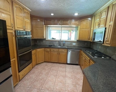 18507 Sweetmeadow Drive - Photo Thumbnail 9