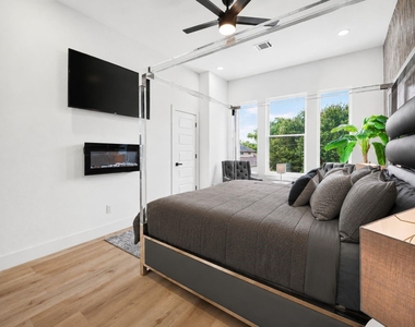 2208 Bleker Street - Photo Thumbnail 38