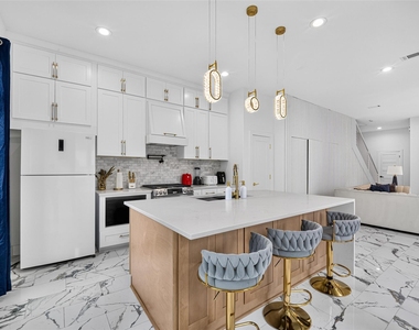 2208 Bleker Street - Photo Thumbnail 31