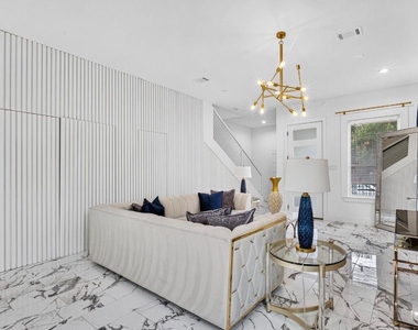 2208 Bleker Street - Photo Thumbnail 3