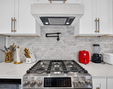 2208 Bleker Street - Photo Thumbnail 28