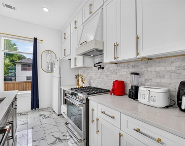 2208 Bleker Street - Photo Thumbnail 7