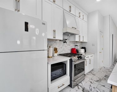 2208 Bleker Street - Photo Thumbnail 5