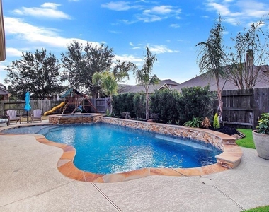 10611 Red Cedar Hollow Drive - Photo Thumbnail 15