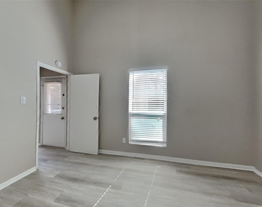 12015 Osage Park Drive - Photo Thumbnail 8