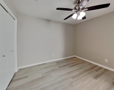 12015 Osage Park Drive - Photo Thumbnail 13