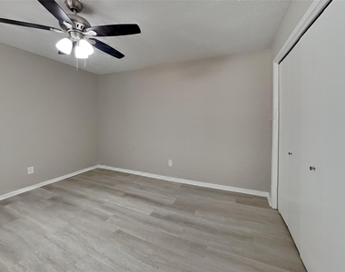 12015 Osage Park Drive - Photo Thumbnail 11