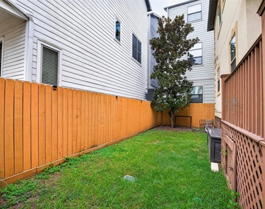 1042 W 15th 1/2 Street - Photo Thumbnail 47
