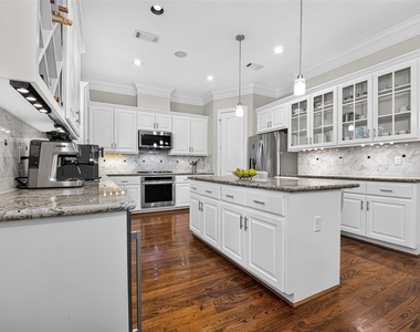 1042 W 15th 1/2 Street - Photo Thumbnail 14