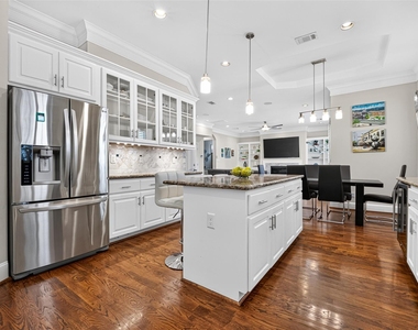 1042 W 15th 1/2 Street - Photo Thumbnail 15