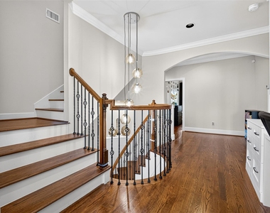 1042 W 15th 1/2 Street - Photo Thumbnail 26