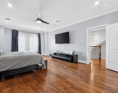 1042 W 15th 1/2 Street - Photo Thumbnail 42