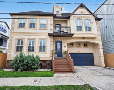 1042 W 15th 1/2 Street - Photo Thumbnail 2