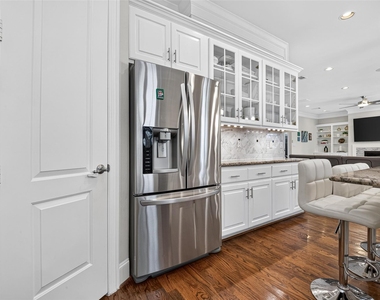 1042 W 15th 1/2 Street - Photo Thumbnail 17