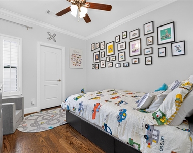 1042 W 15th 1/2 Street - Photo Thumbnail 32