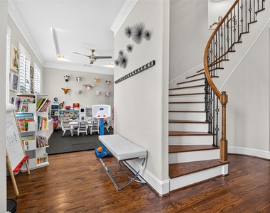 1042 W 15th 1/2 Street - Photo Thumbnail 21