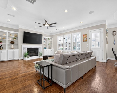 1042 W 15th 1/2 Street - Photo Thumbnail 8