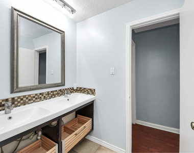 9607 Crail Drive - Photo Thumbnail 39