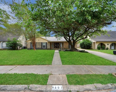 9607 Crail Drive - Photo Thumbnail 1