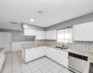 9607 Crail Drive - Photo Thumbnail 17