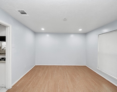 9607 Crail Drive - Photo Thumbnail 15