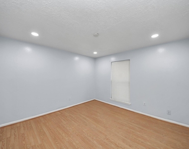 9607 Crail Drive - Photo Thumbnail 11