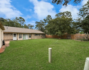 9607 Crail Drive - Photo Thumbnail 7