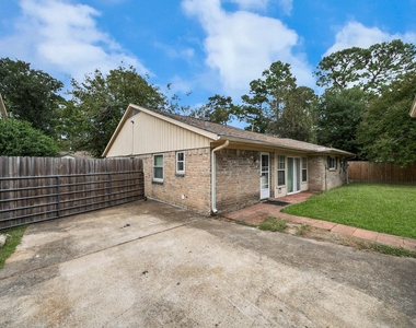 9607 Crail Drive - Photo Thumbnail 5