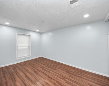 9607 Crail Drive - Photo Thumbnail 34