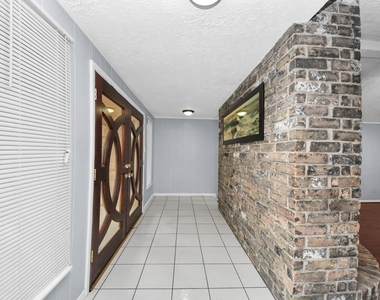 9607 Crail Drive - Photo Thumbnail 14
