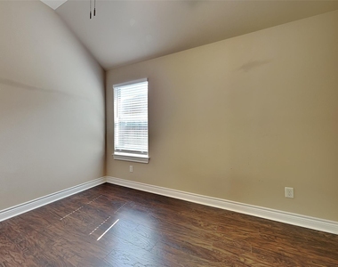 27407 Tracy Ridge Court - Photo Thumbnail 12