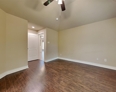 27407 Tracy Ridge Court - Photo Thumbnail 9