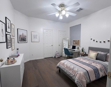 18 E Russet Grove Circle - Photo Thumbnail 11