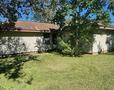 1423 W 10th Street - Photo Thumbnail 11