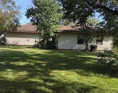 1423 W 10th Street - Photo Thumbnail 9