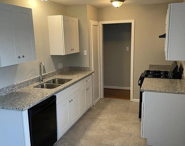 1423 W 10th Street - Photo Thumbnail 2