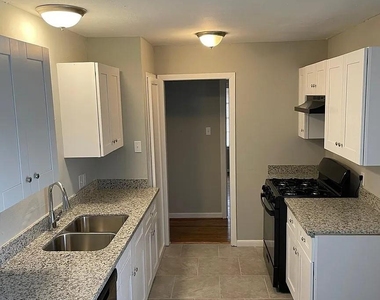 1423 W 10th Street - Photo Thumbnail 3