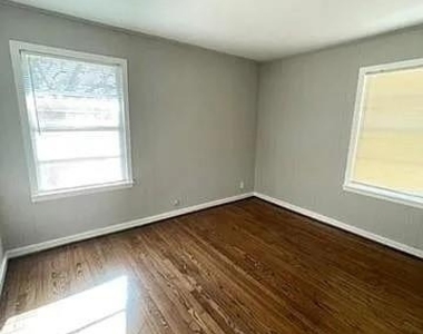 1423 W 10th Street - Photo Thumbnail 5