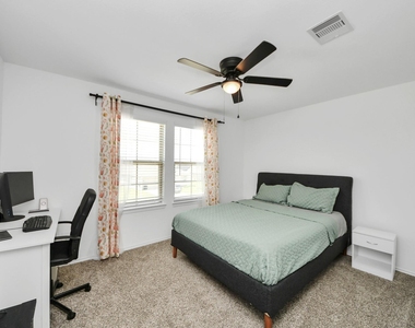 5322 Shady Olive Street - Photo Thumbnail 19