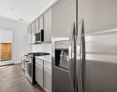 5607 Foggy Vine Court - Photo Thumbnail 18