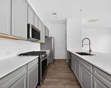 5607 Foggy Vine Court - Photo Thumbnail 12