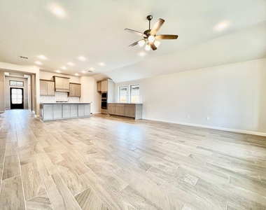 1351 Park Path Drive - Photo Thumbnail 2