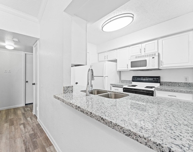 17401 Red Oak Drive - Photo Thumbnail 3